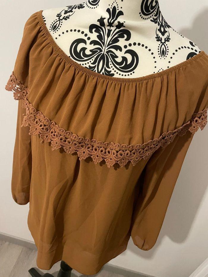 Blouse à manches longues épaule élastique avec dentelle marron camel en voile doublé taille 40 - photo numéro 3