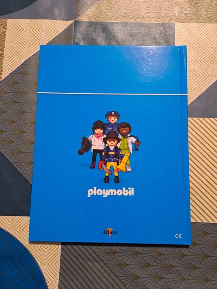 Livre Playmobil Les métiers n°3 : Les vétérinaires - photo numéro 2