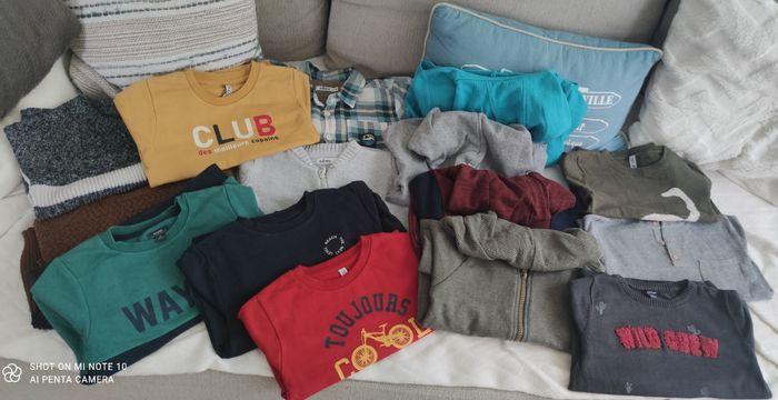 Lot de 15 pulls et sweats  4 ans - photo numéro 1