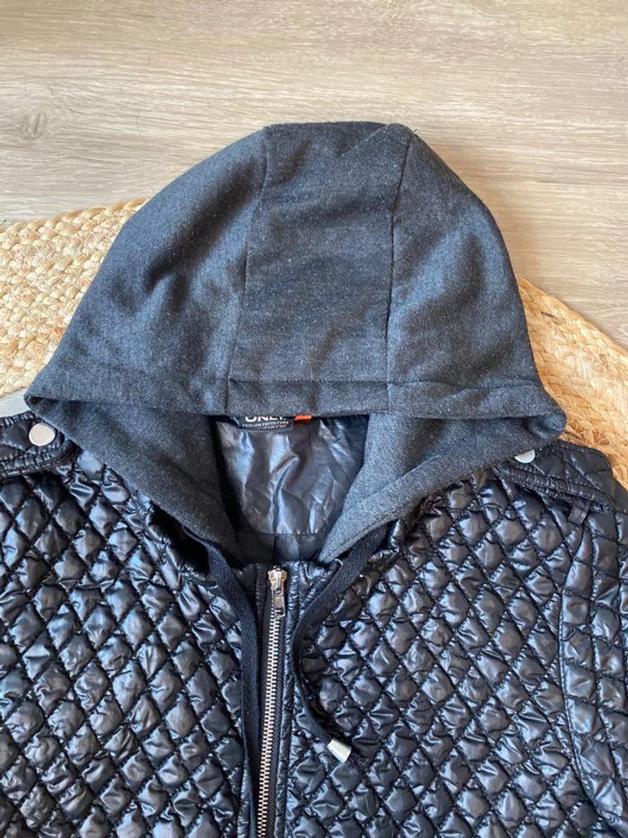 Veste matelassée noir à capuche grise Only taille S - photo numéro 4