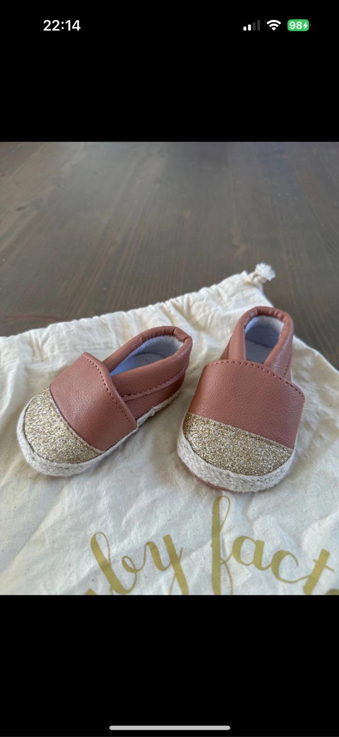 Chaussures / chaussons bébé - photo numéro 2