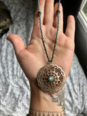 Collier sautoir mandala en macramé avec pierre de Labradorite