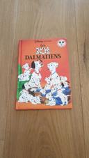 Livre les 101 Dalmatiens un peu colorié sur le a première page