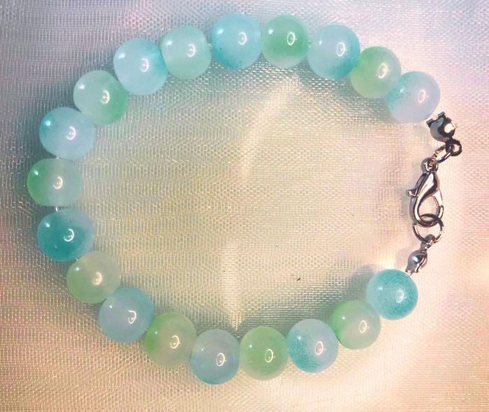 Bracelet avec perles en verre 8mm – Bleu et Vert pale - photo numéro 2