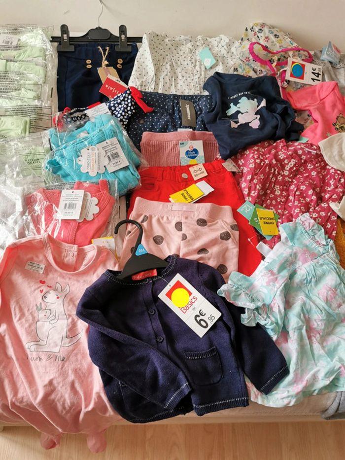 Gros lot de 50 vêtements fille taille 6 mois - photo numéro 6