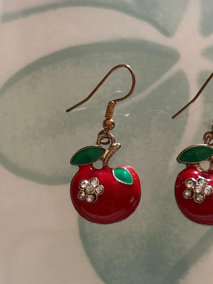 belles boucles d’oreilles pendantes pomme rouge chic, jamais porté, Yesstyle - photo numéro 2