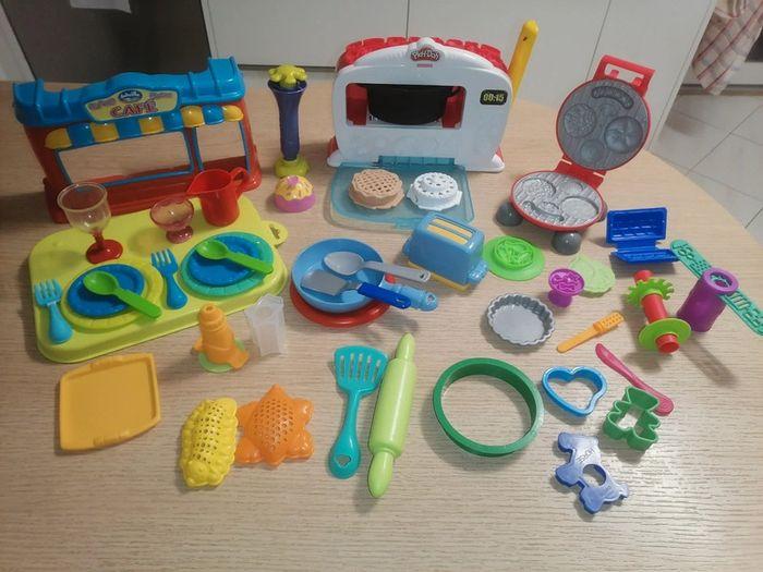 Lot n°2 Four Restaurant et 30 accessoires de Playdoh - photo numéro 1