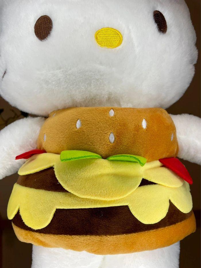 Peluche Hello Kitty déguisement Hamburger 🍔 - photo numéro 10