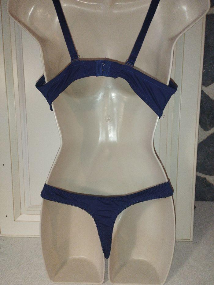 Ensemble de lingerie neuf avec armatures, push UP, et string taille 95C et L pour le string - photo numéro 5