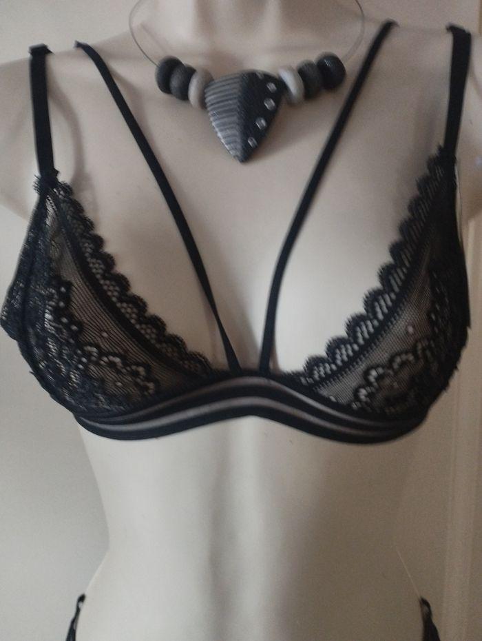 Ensemble de lingerie neuf triangle sans armatures S pour le haut et M pour le bas - photo numéro 2