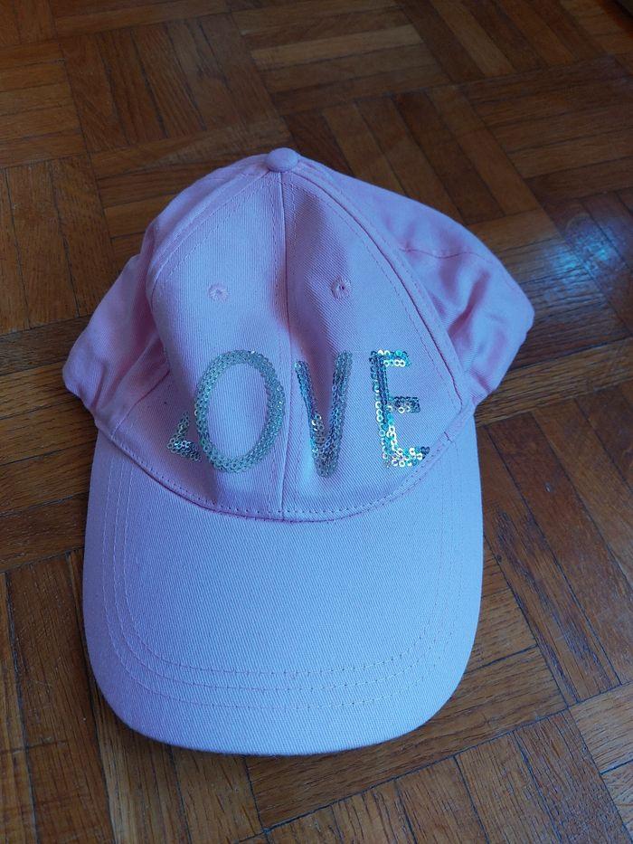 Casquette rose love. Bon état - photo numéro 1