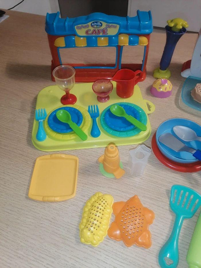 Lot n°2 Four Restaurant et 30 accessoires de Playdoh - photo numéro 3