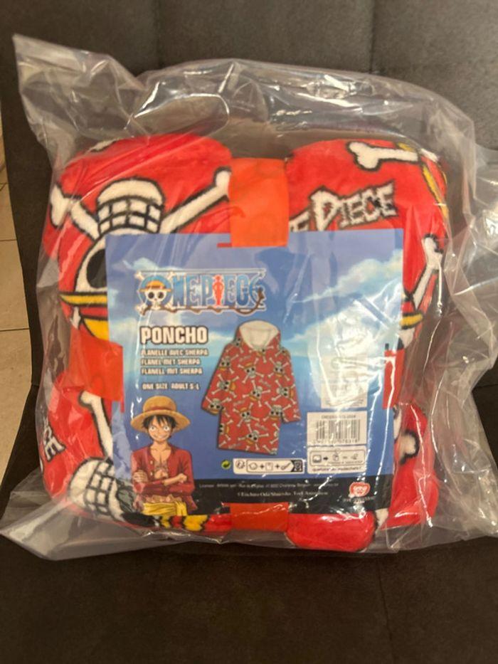 Poncho à capuche One Piece - photo numéro 1