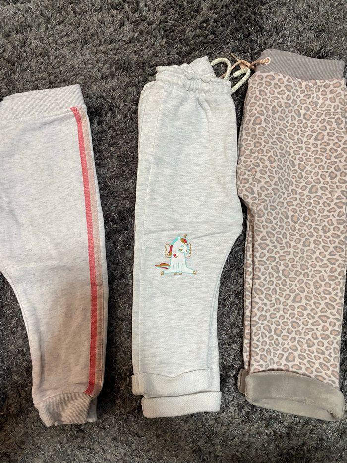 Lot 4 jogging + 1 leggings taille 86 cm - photo numéro 3