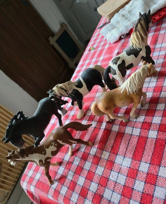 Lot 5 chevaux schleich animaux de la ferme / centre équestre - photo numéro 3