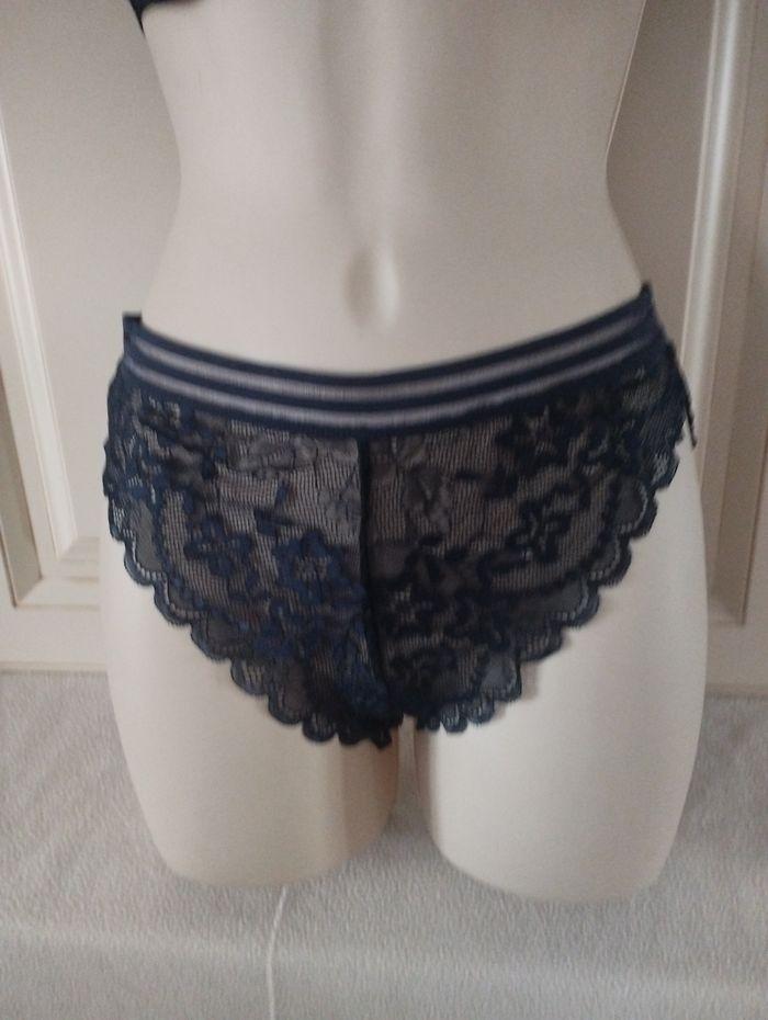 Ensemble de lingerie neuf.bleu foncé 95C pour le haut et L pour le bas - photo numéro 4