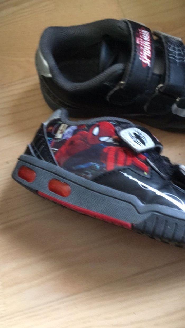 Basket Spider-Man taille 25 - photo numéro 2