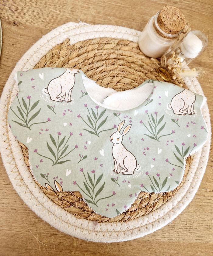 Bavoir fleur en tissu éponge pour bébé fille- Réalisé sur commande - photo numéro 2