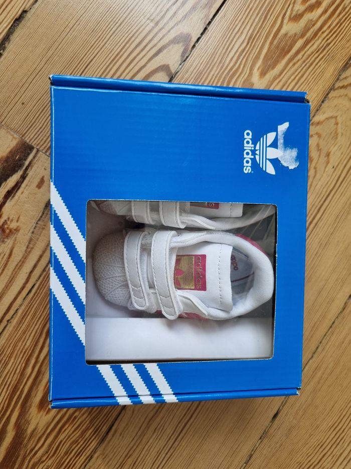 Adidas Superstar bébé taille 17 - photo numéro 1