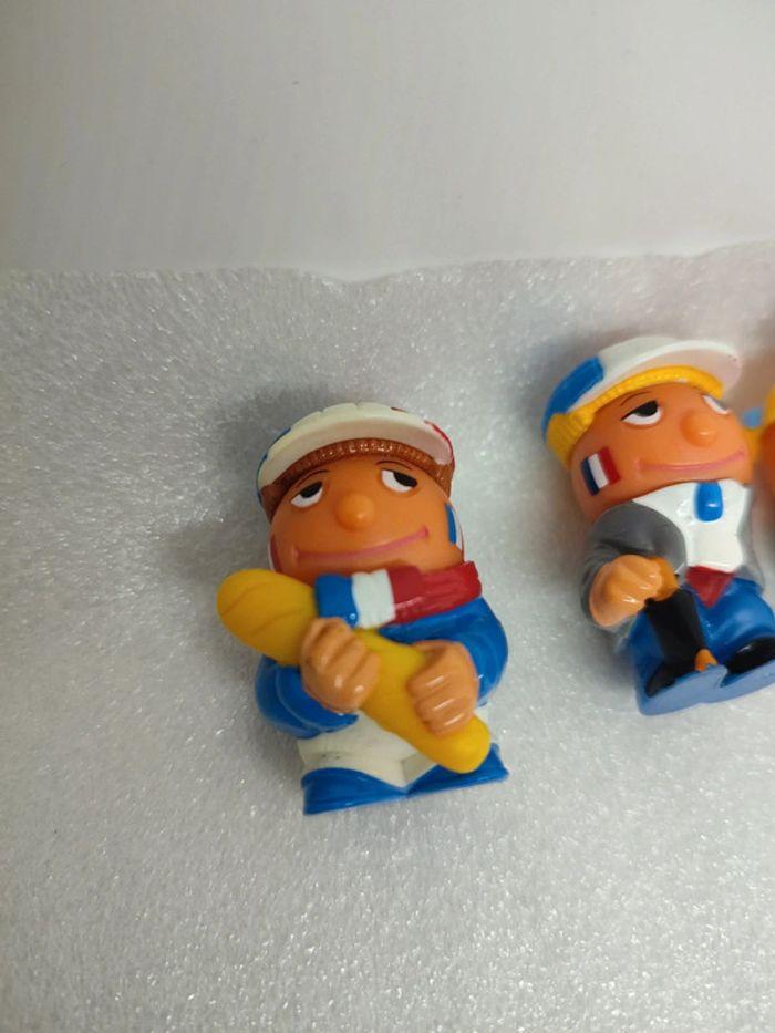 3 figurine fana d'foot football Ferrero France foot supporter kinder - photo numéro 4