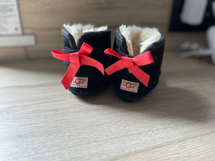 Botte UGG bébé 👶 - taille 18 - photo numéro 1