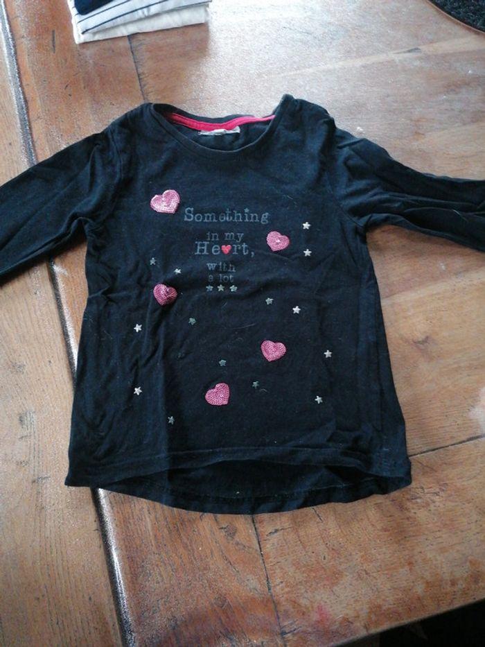 Tee shirt manches longues. Taille 6 ans. - photo numéro 1