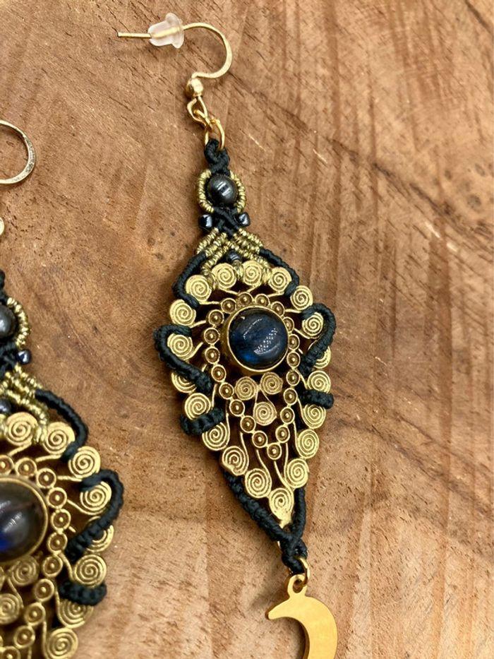 Boucles d’oreilles pendantes en macramé avec lune et pierre de Labradorite - photo numéro 3