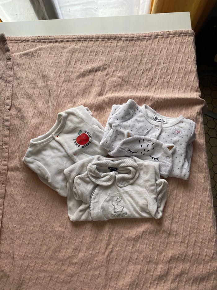 Lot de 3 pyjamas taille 3mois - photo numéro 1