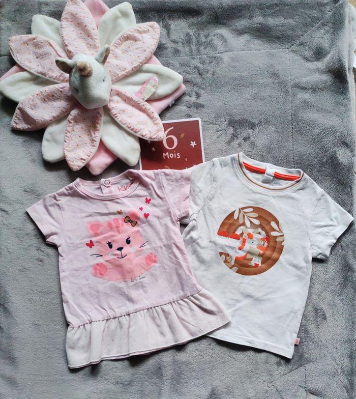 Lot de 2 t-shirts manches courtes bébé fille différentes marques 6 mois - photo numéro 1