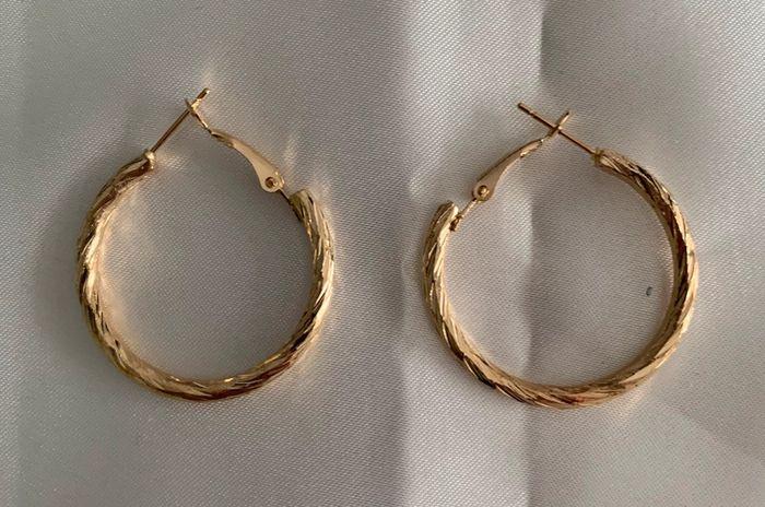 Belles boucles d’oreilles créoles dorées 3 cm - photo numéro 2