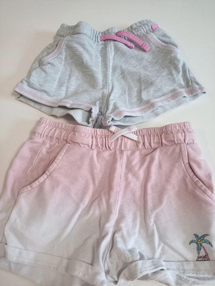 Lot de 2 shorts fille 8ans tbe - photo numéro 1