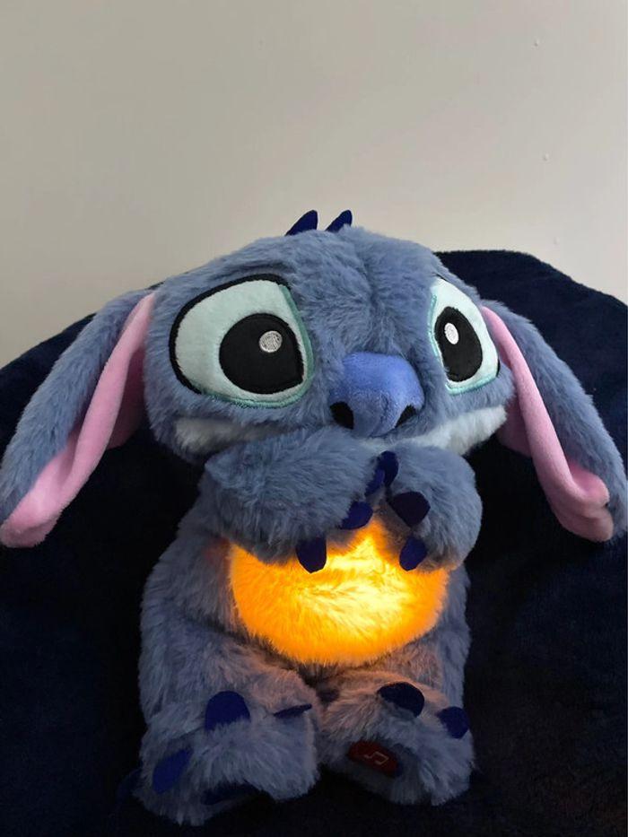 Peluche lumineuse Disney Stitch qui respire 🩵 - photo numéro 2