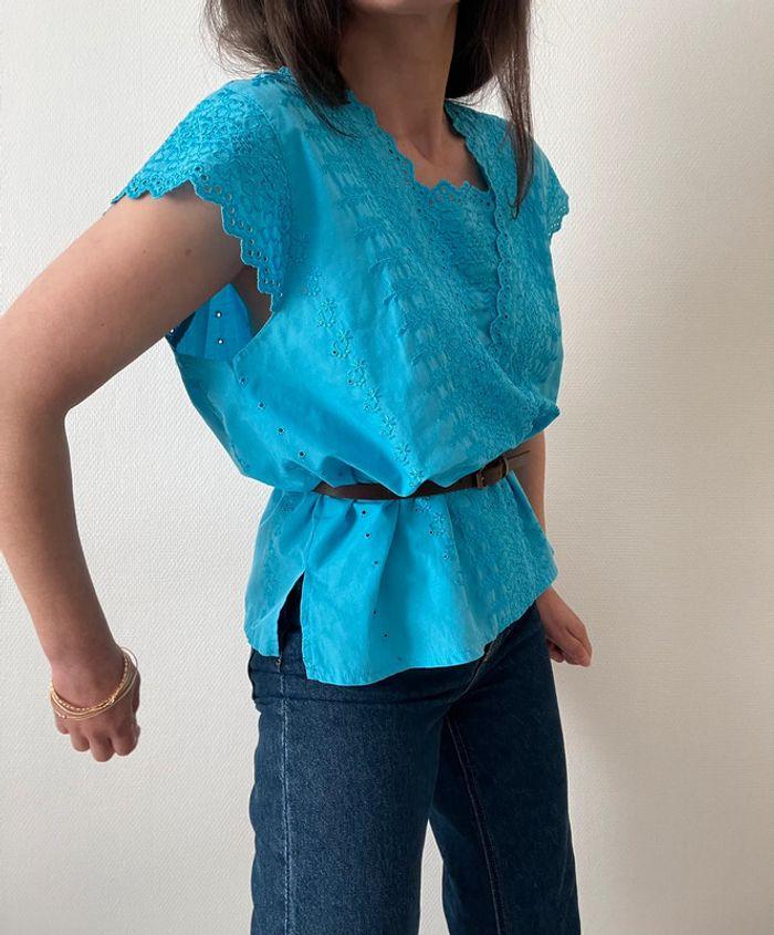 Top bleu à broderie anglaise - photo numéro 4