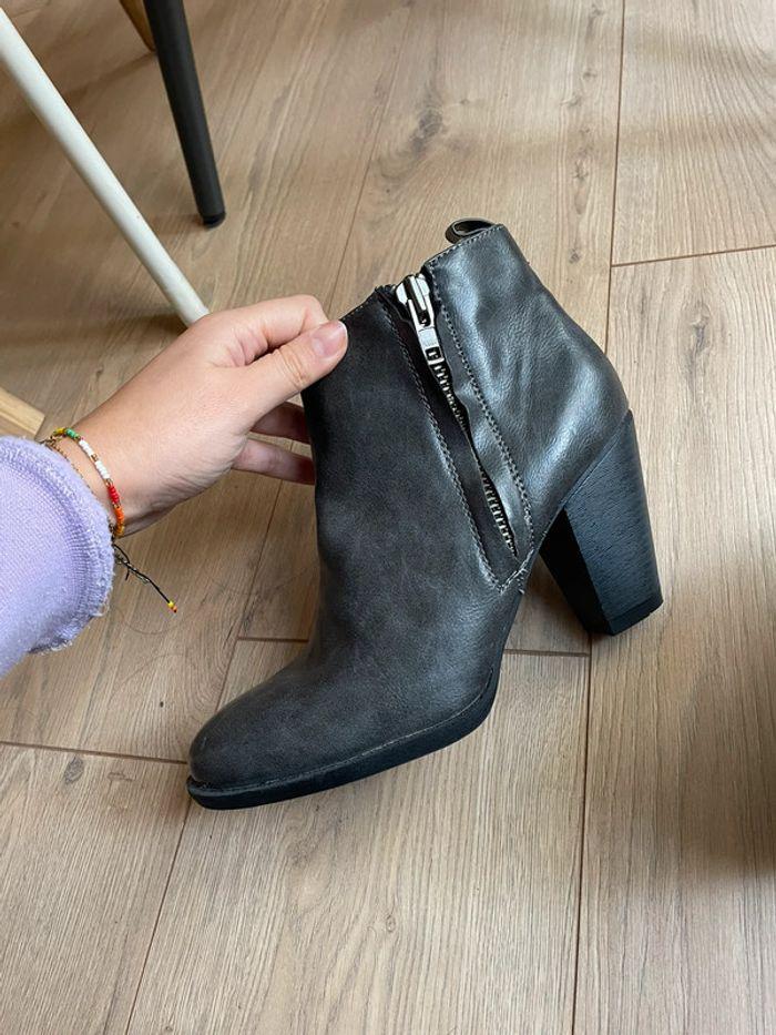 Bottines grises à talons neuves - photo numéro 3