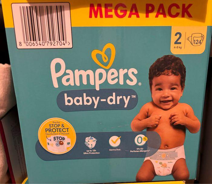 Couches Pampers babydry