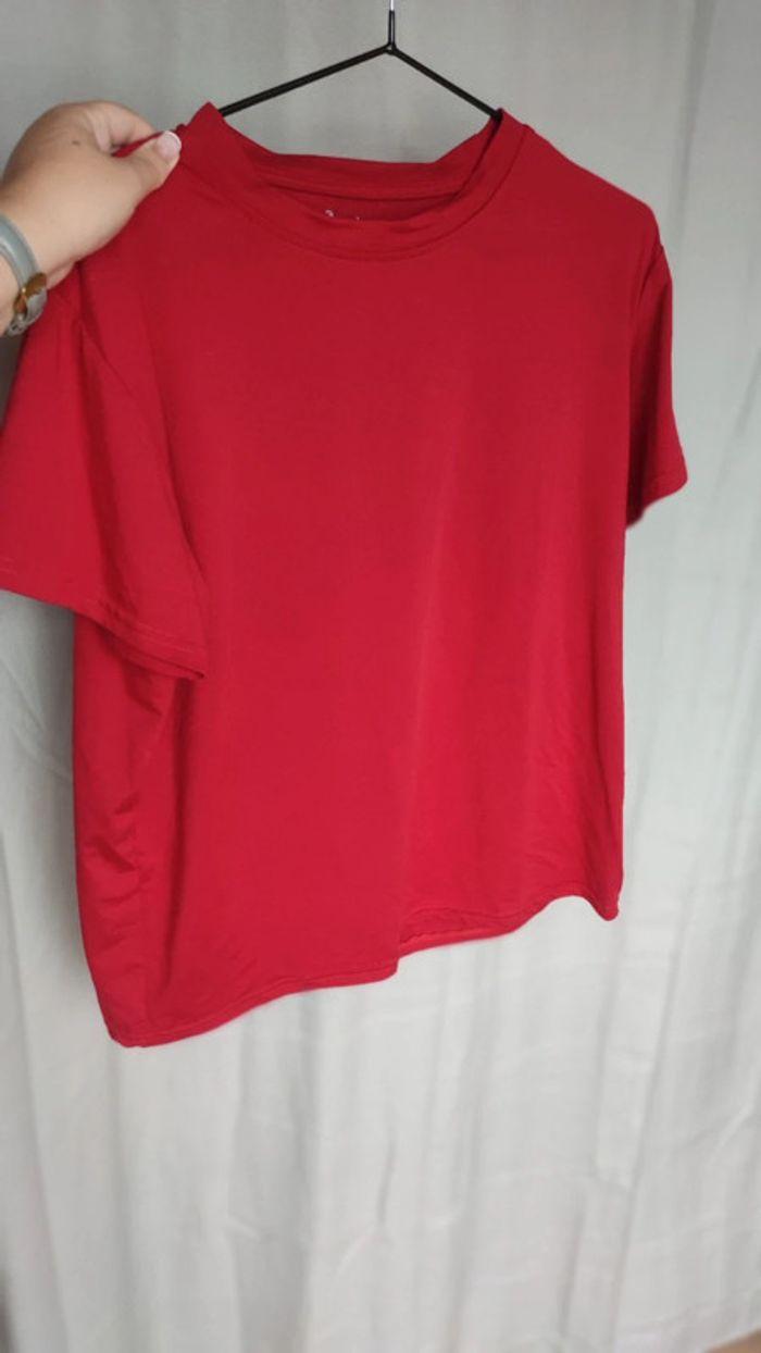 Tee shirt rouge - photo numéro 1