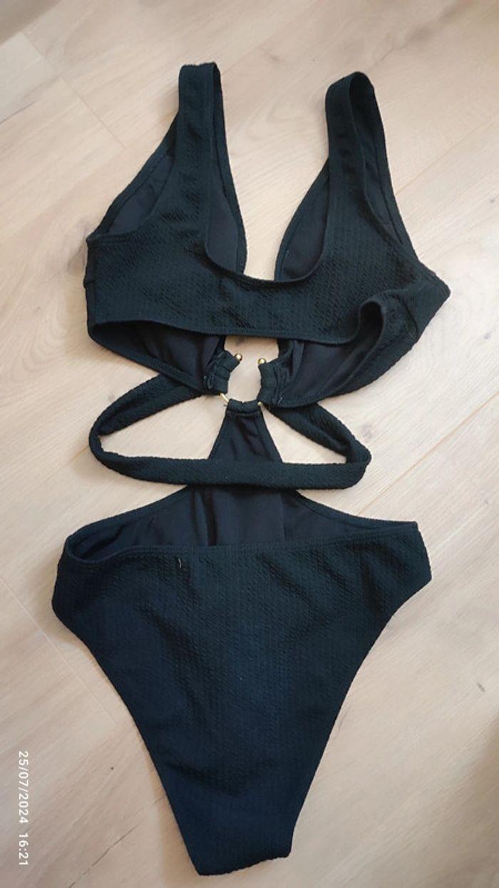 Maillot de bain neuf noir 1 piece avec bijou au centre - photo numéro 5