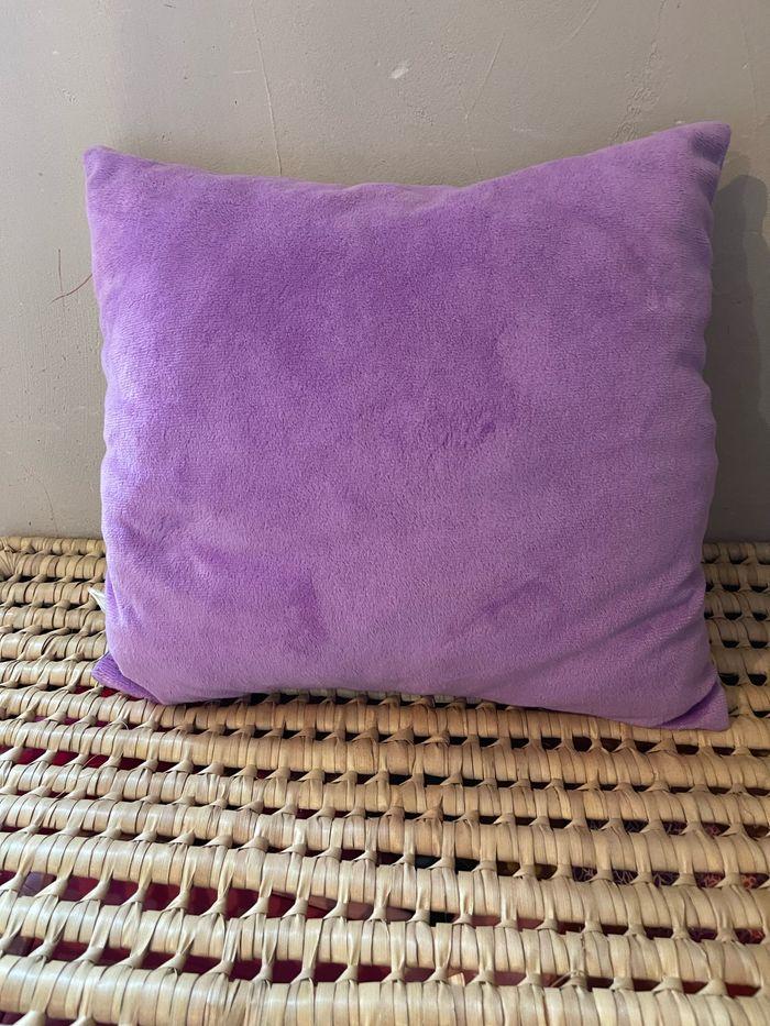 Coussin la reine des neige violet - photo numéro 3