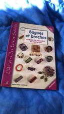 Livre bagues et broches perles de rocaille et fantaisie