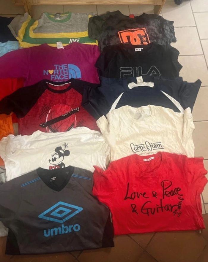 Lot numéro 33 : 10 Tshirts enfant multimarques - photo numéro 1