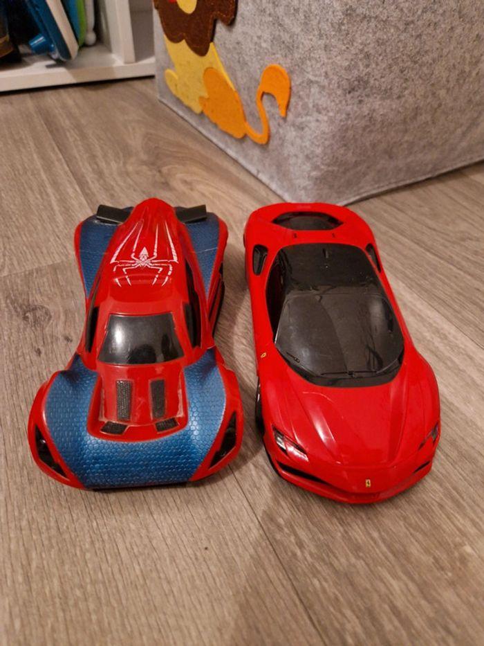 2 voitures: spiderman & Ferrari - photo numéro 2