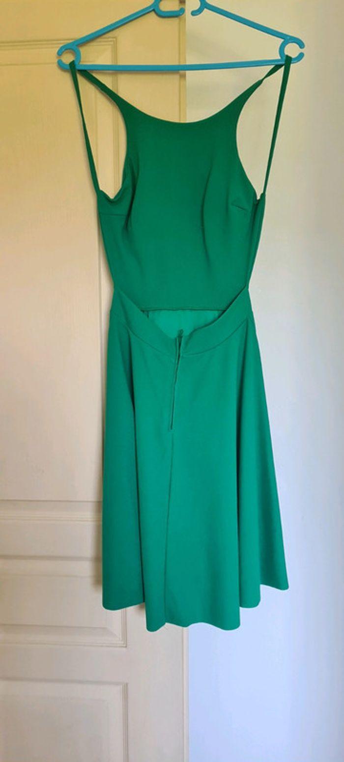 Robe verte dos nu - photo numéro 2