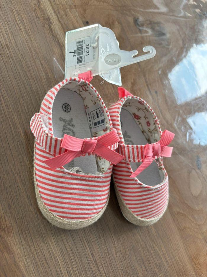 Chaussures neuves bébé fille Kiabi - taille 20/21 - photo numéro 1