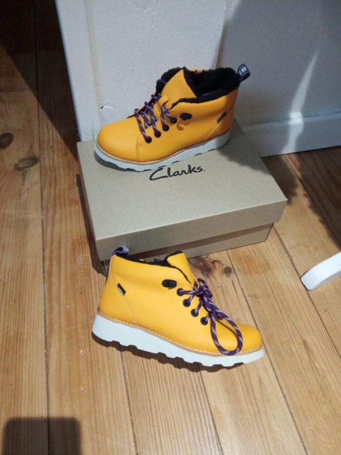 Bottines d'hiver Clarks 32 fourrées imperméable jaune orange neuves - photo numéro 1