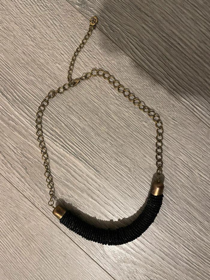 Collier fantaisie doré à perles noire - photo numéro 1