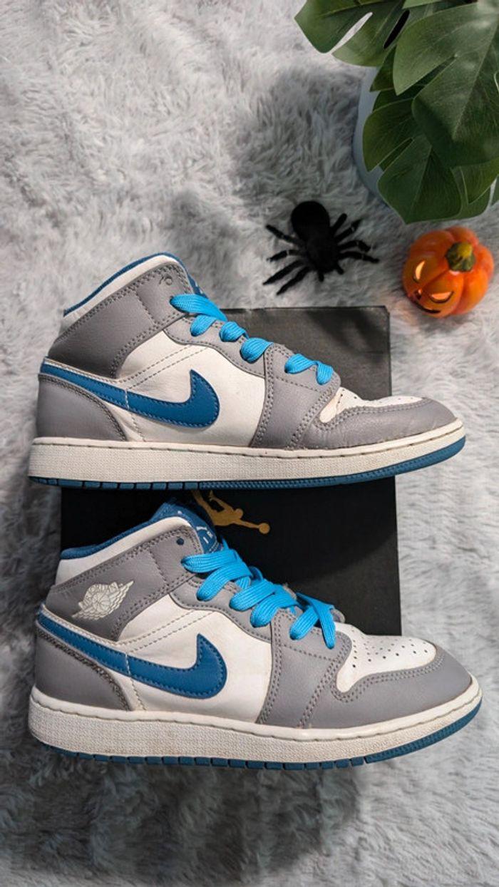 Nike Air Jordan 1 Mid - Taille 36.5 - Bleu Royal/Gris Clair - photo numéro 4