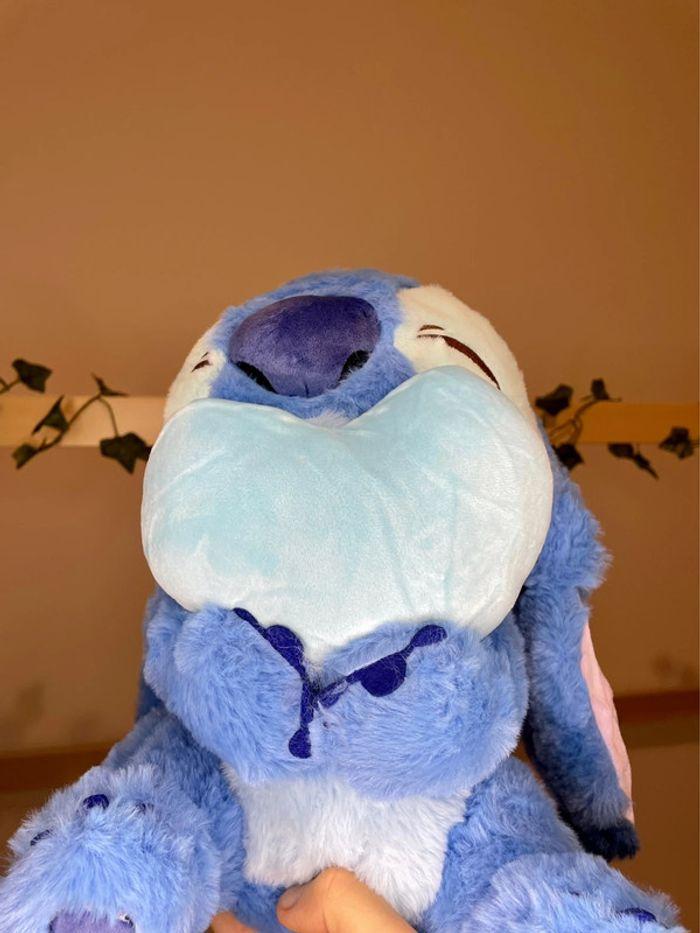 Peluche Disney Stitch avec un Coeur 🩵 - photo numéro 17