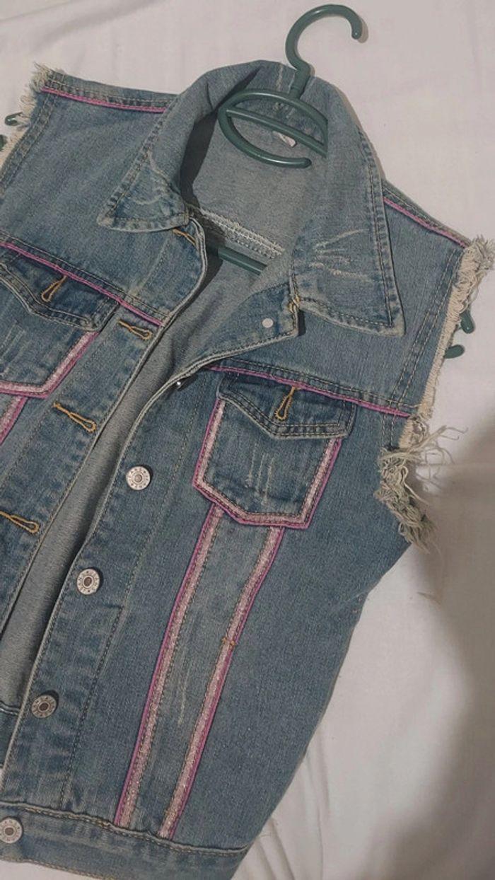 Veste jeans sans manche customiser - photo numéro 5