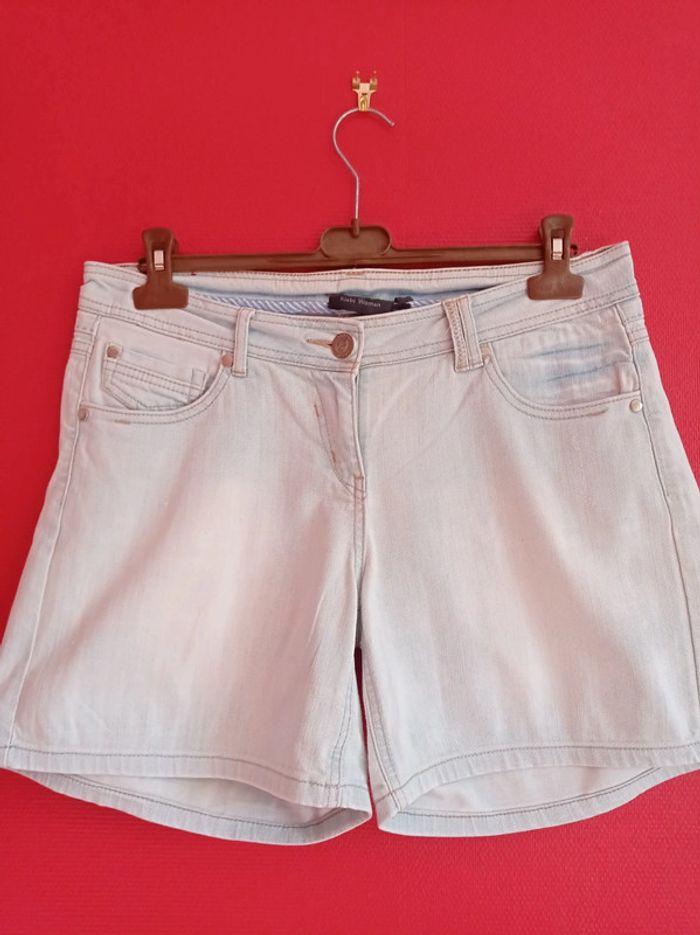 Short Kiabi jean bleu clair taille 40 Confortable - photo numéro 2