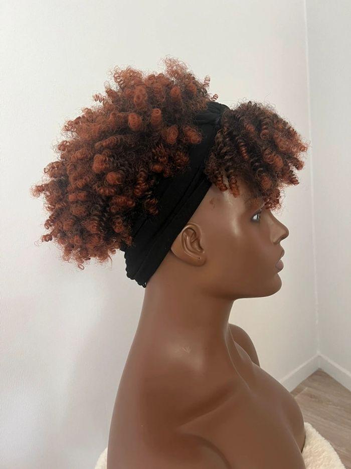 Perruque bandeau afro bouclée tendance - photo numéro 7